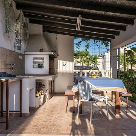 Apartments Brane - 100M From The Beach Trogir Exterior foto