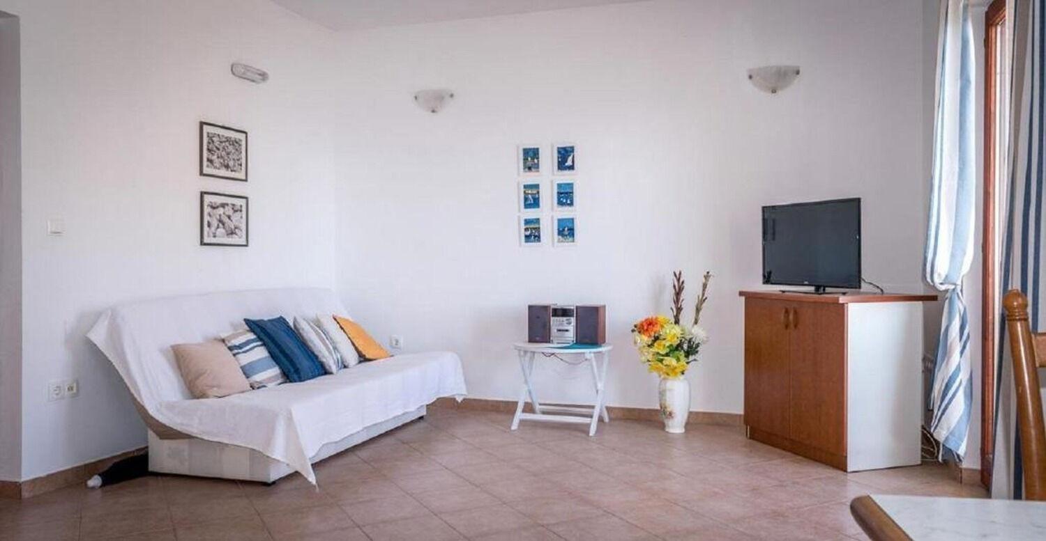 Apartments Brane - 100M From The Beach Trogir Exterior foto