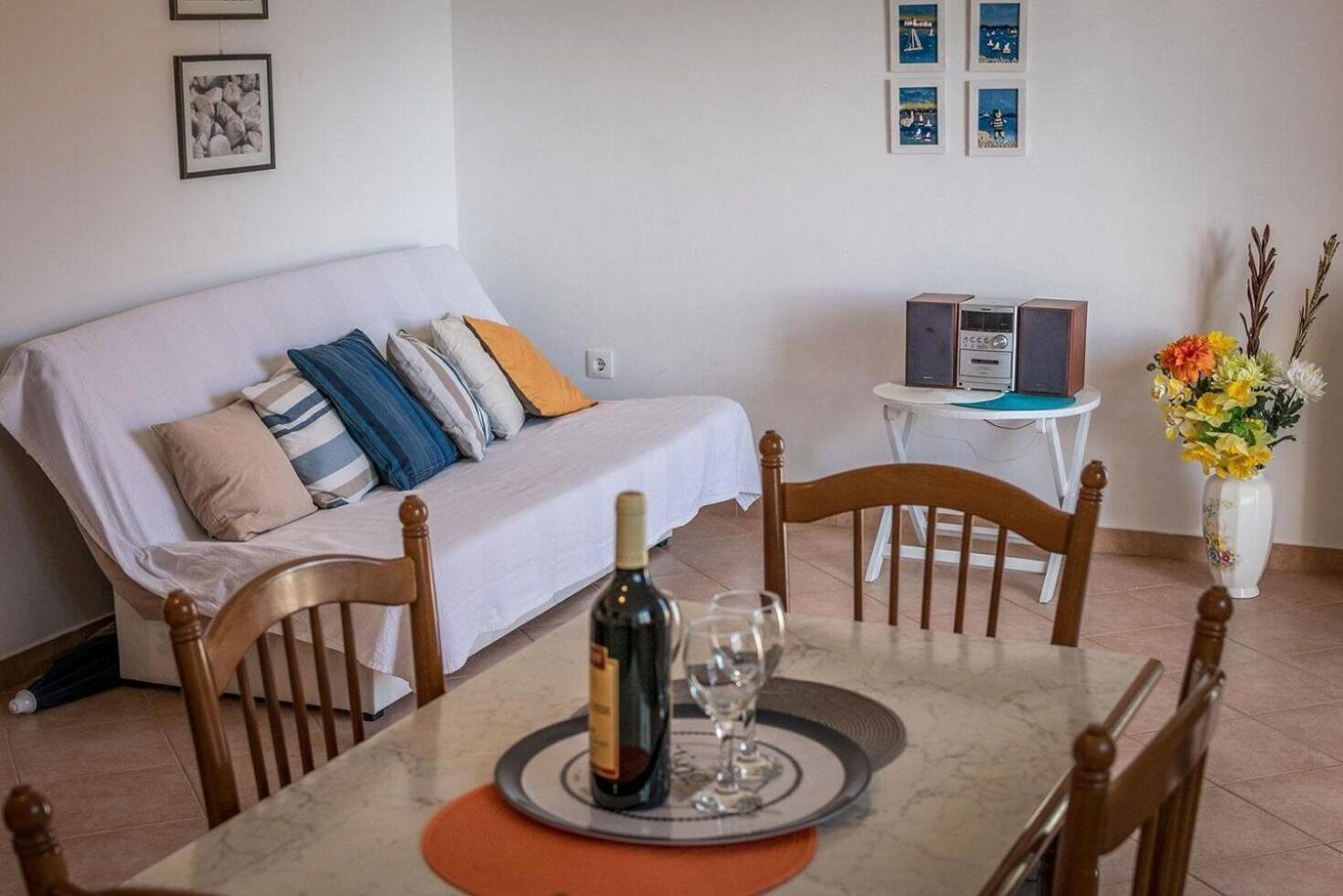Apartments Brane - 100M From The Beach Trogir Exterior foto