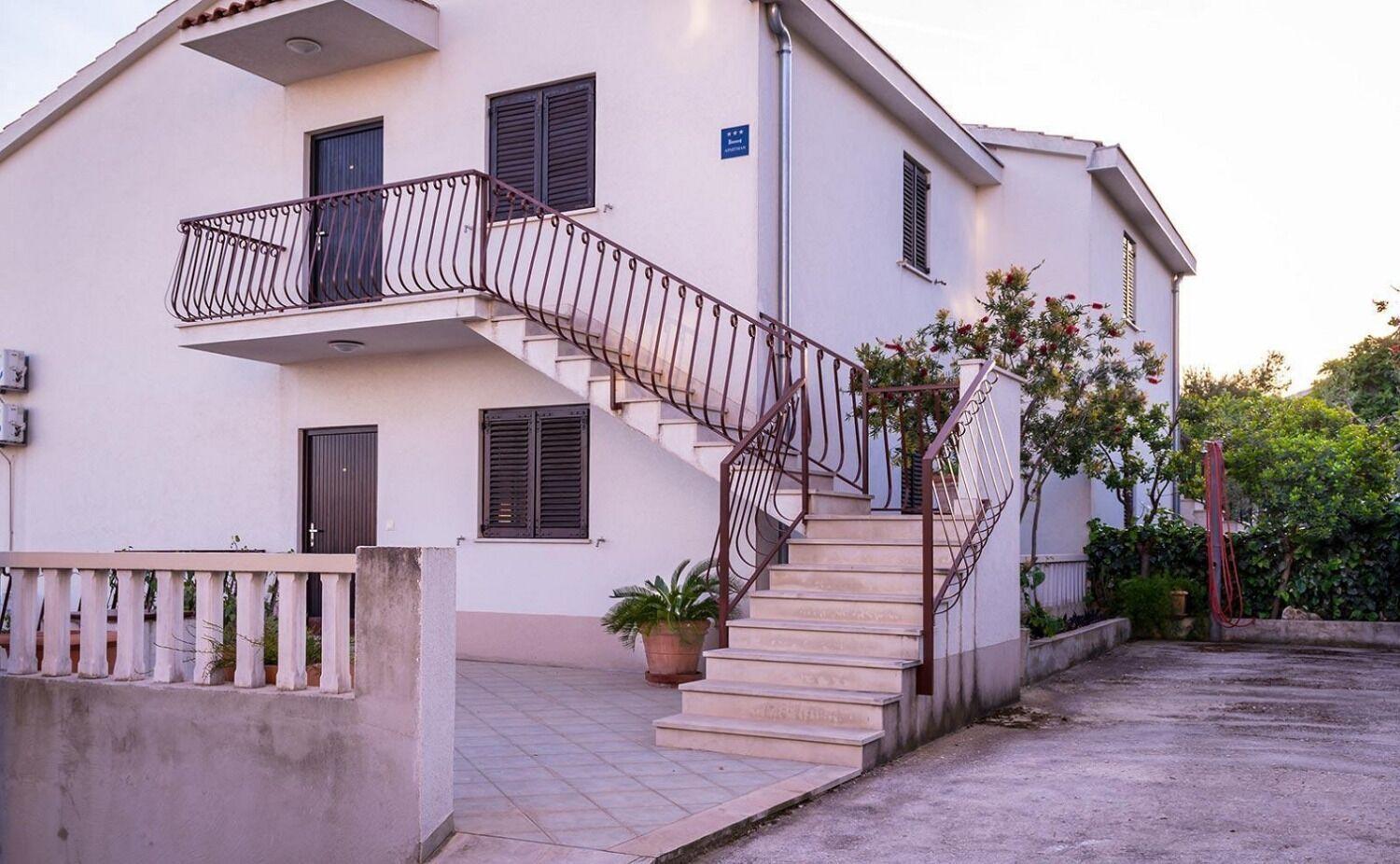 Apartments Brane - 100M From The Beach Trogir Exterior foto