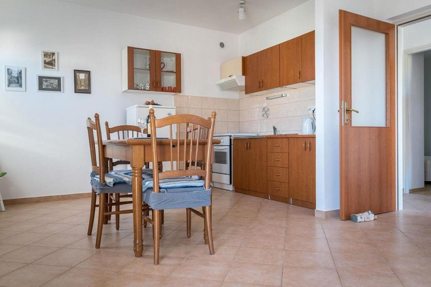 Apartments Brane - 100M From The Beach Trogir Exterior foto